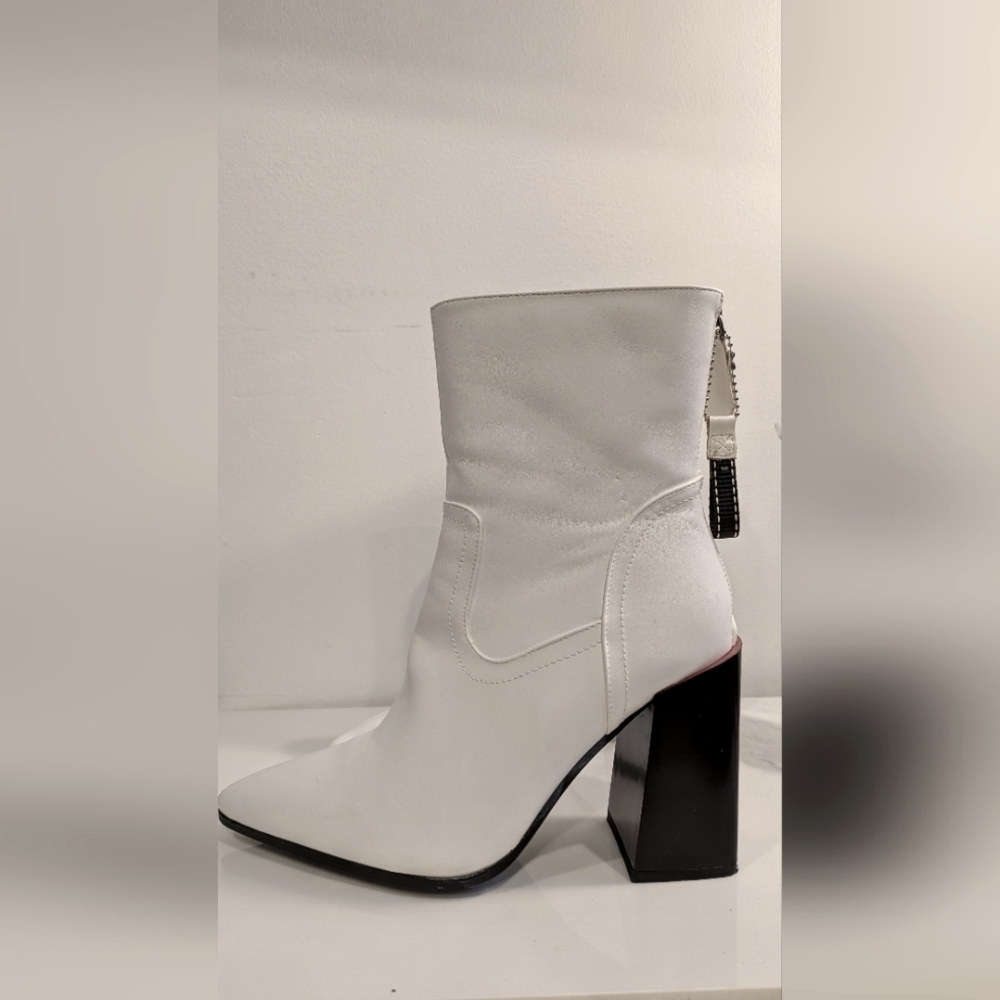 TORGEIS White Boots with Black Block Heel & Pointed Toe